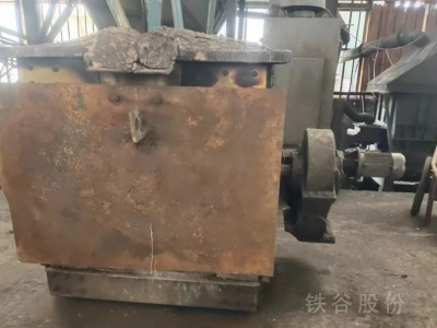 出售1.5噸串聯(lián)中頻爐，九成新，低壓380V圖2