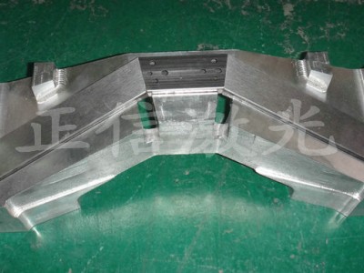 電動(dòng)車零部件連續(xù)光纖激光焊接機(jī)圖5